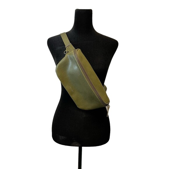 Matt And Nat Green Vie Vegan Fanny Pack Belt Bag Unisex EUC - Picture 2 of 16